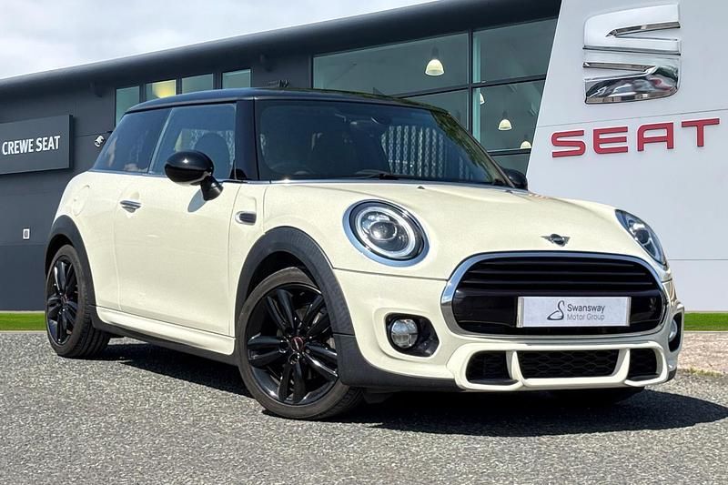 White Used 2018 Mini Cooper Hatch Hatchback | £10,990 (Fair price) - Image 1/4