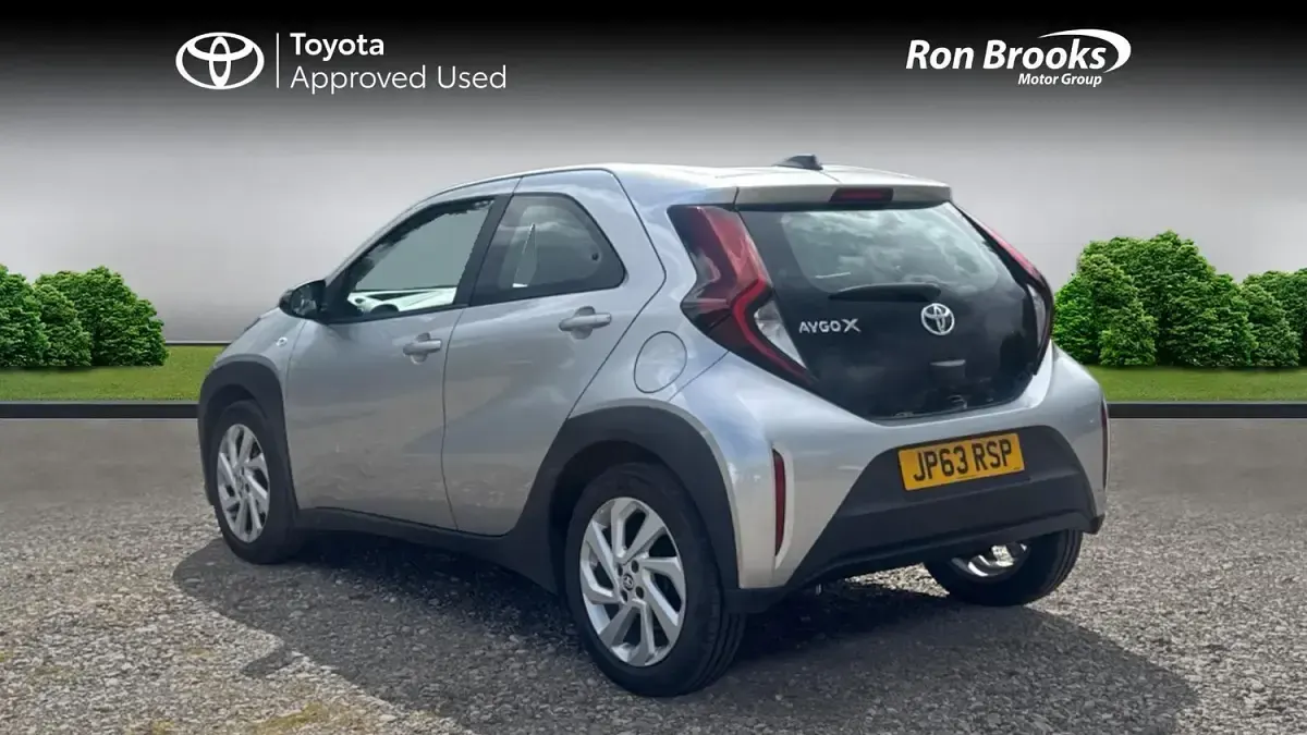 Used Toyota Aygo X PURE 72 HP (52 kW) 2023 Silver SUV