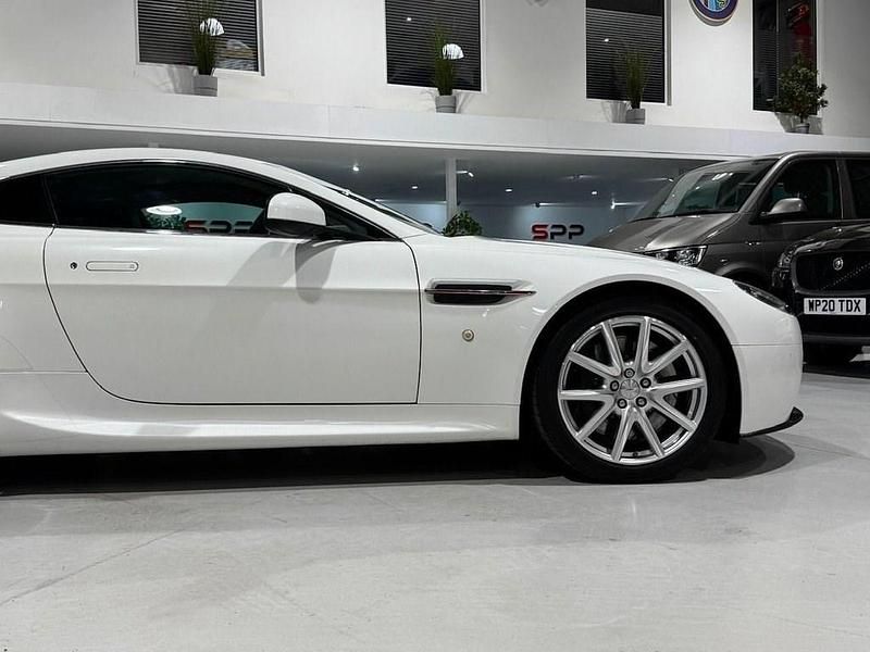 Used Aston Martin V8 Vantage 420 HP (308 kW) 2013 White Coupe