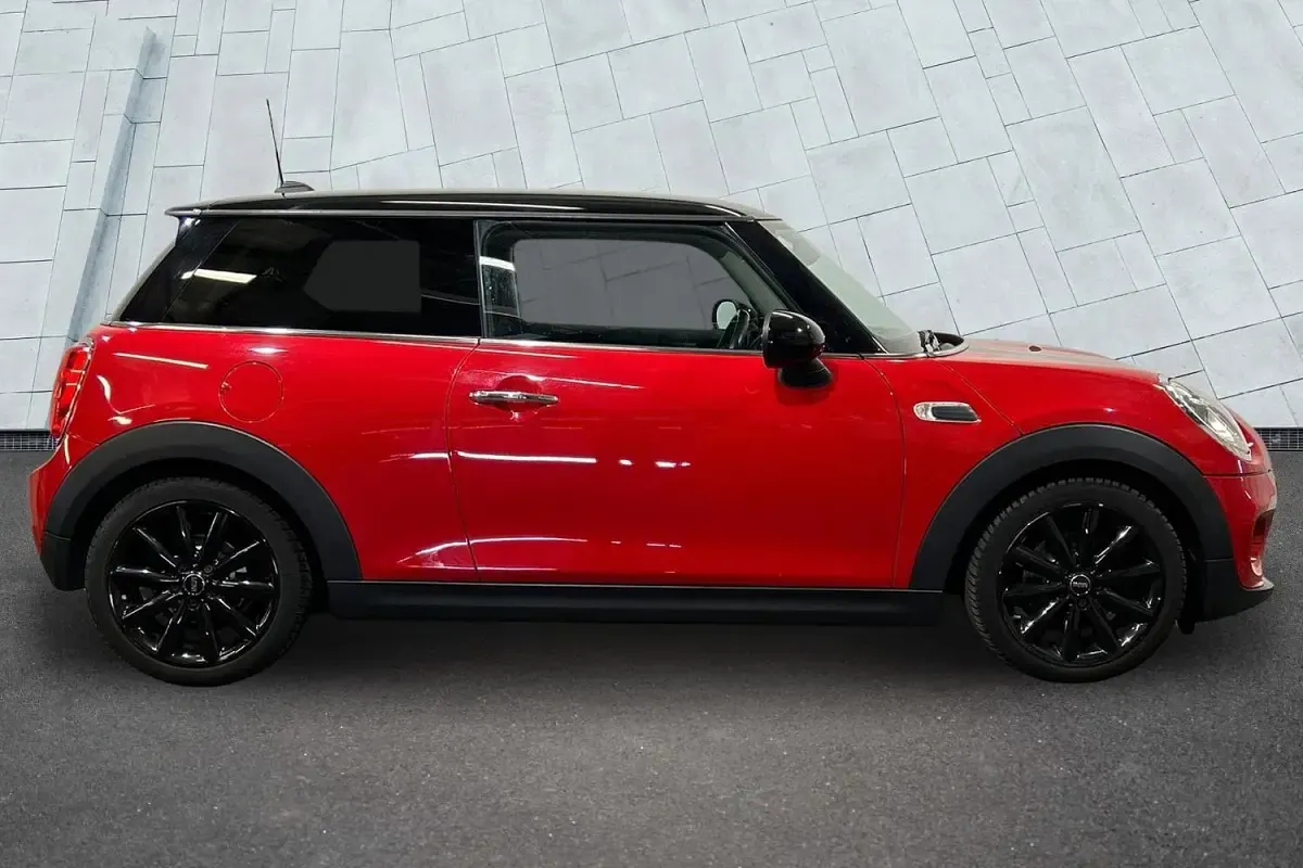 Used Mini Cooper Hatch 134 HP (98 kW) 2018 Red Hatchback