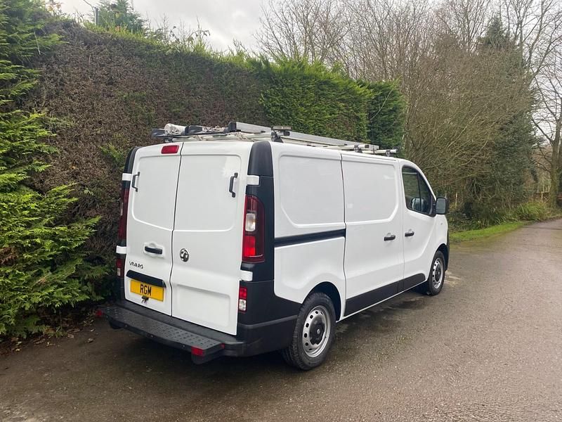 Used Vauxhall Vivaro 95 HP (69 kW) 2018 White MPV