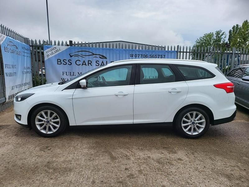 Used Ford Focus Titanium 120 HP (88 kW) 2016 White Estate
