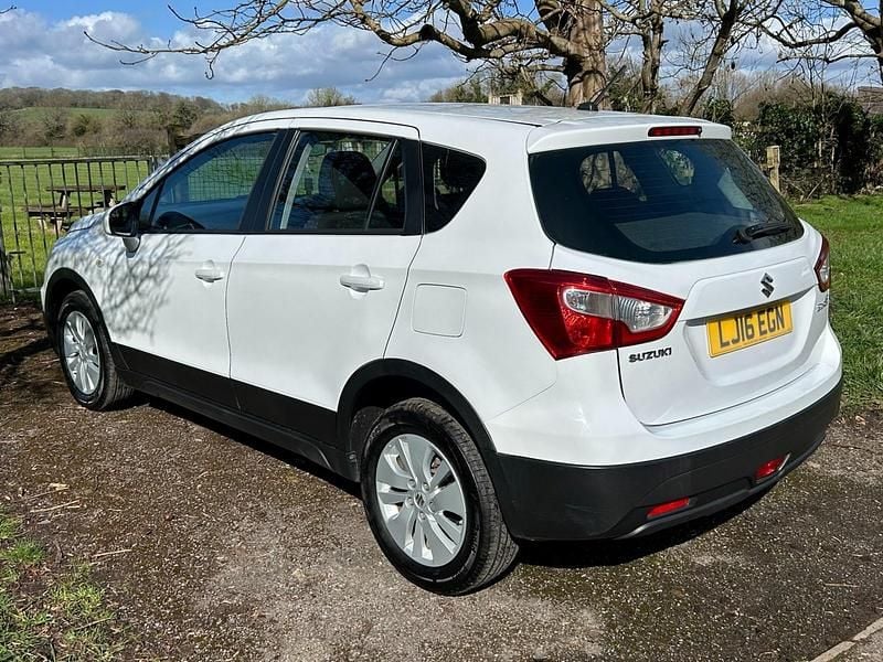 Used Suzuki SX4 SZ3 120 HP (88 kW) 2016 White Hatchback