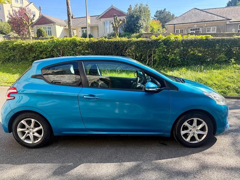 Usado Peugeot 208 Active 82 HP (60 kW) 2013 Azul Citadino