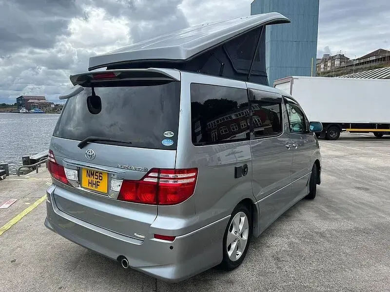 Usado Toyota Alphard 2024 Prateado Monovolume