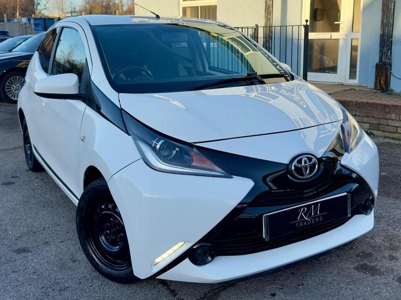 White Used 2018 Toyota Aygo x-style Hatchback | £6,350 (Super price) - Image 1/4