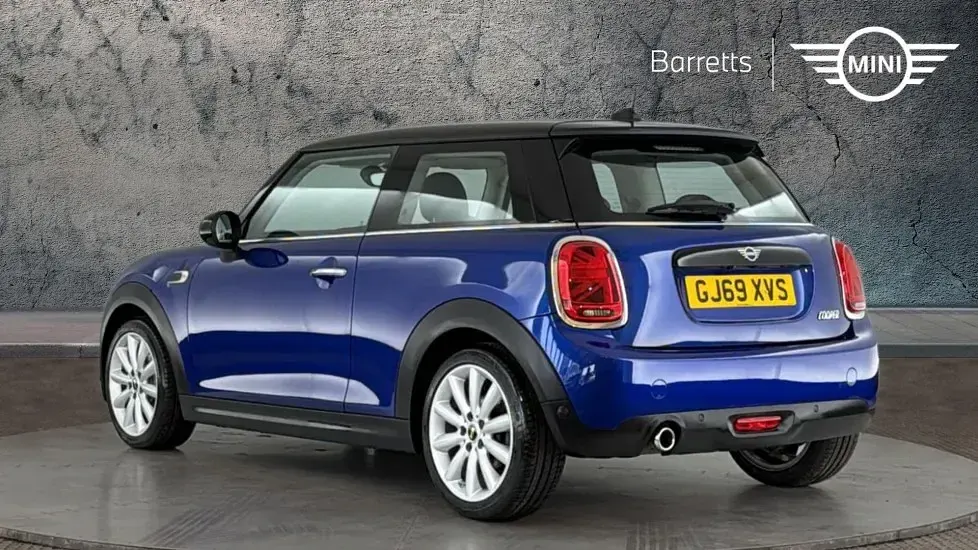 Used Mini Cooper Classic 134 HP (98 kW) 2019 Blue Hatchback