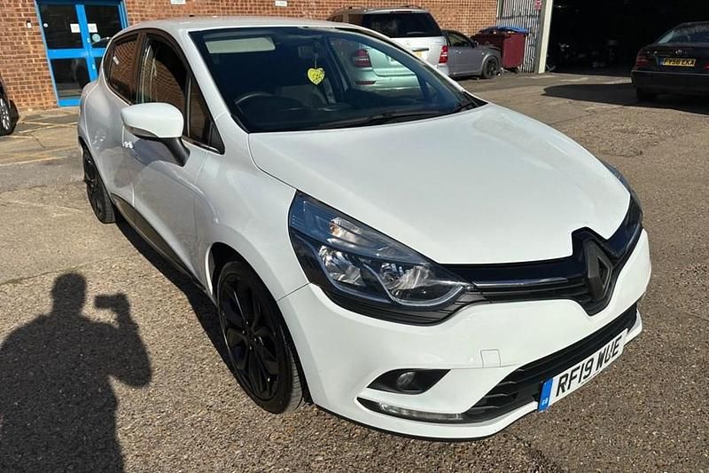 White Used 2019 Renault Clio IV Iconic Hatchback | £6,000 (Fair price) - Image 1/1