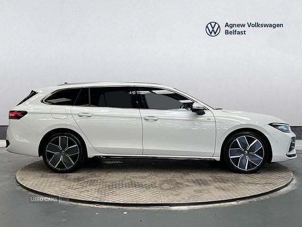 Used VW Passat R-line 150 HP (110 kW) 2024 White Estate