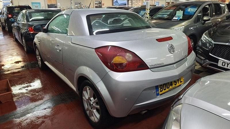 Used Vauxhall Tigra Sport 90 HP (66 kW) 2005 Silver Cabriolet