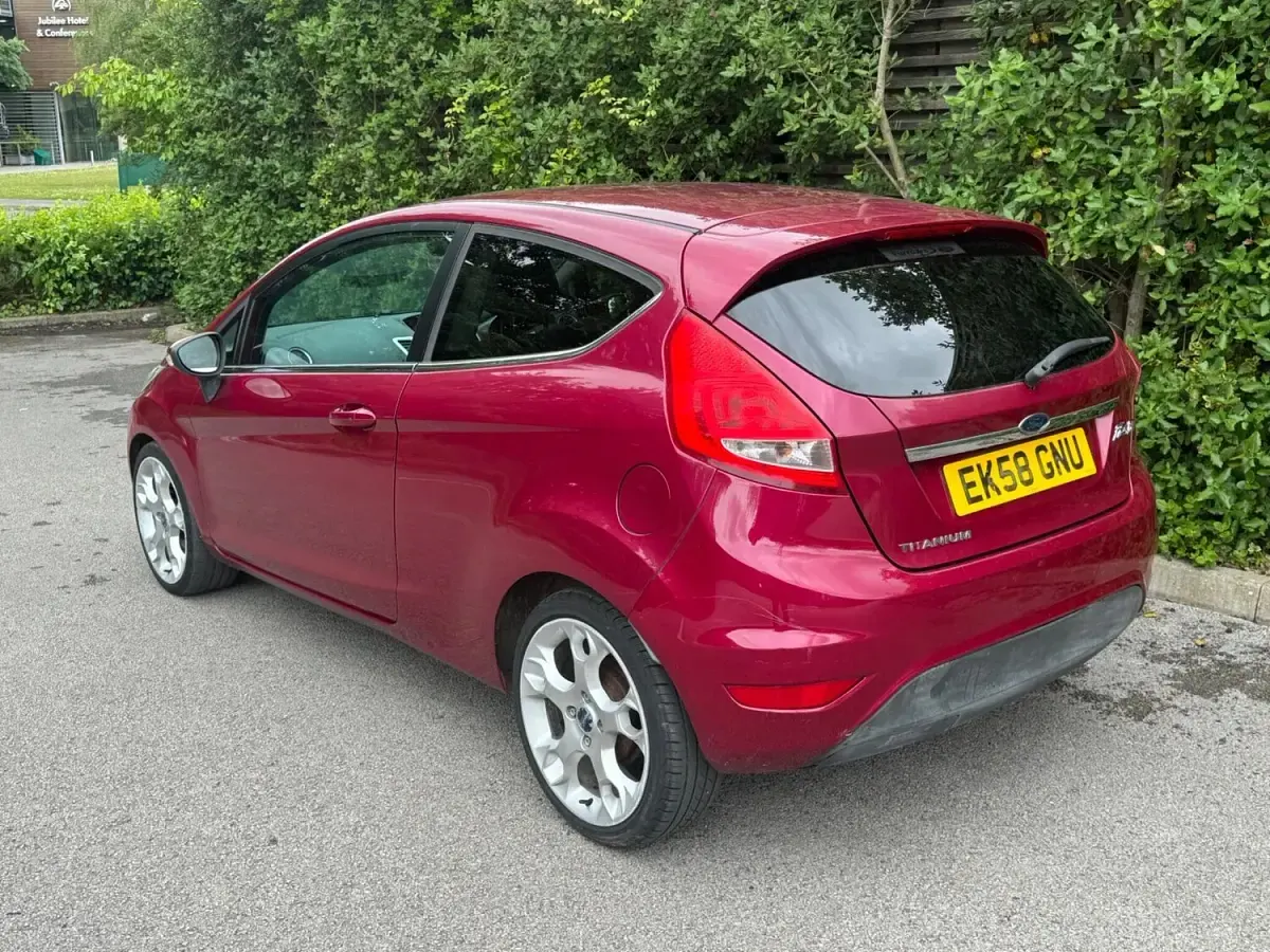 Used Ford Fiesta Titanium 2008 Red Hatchback