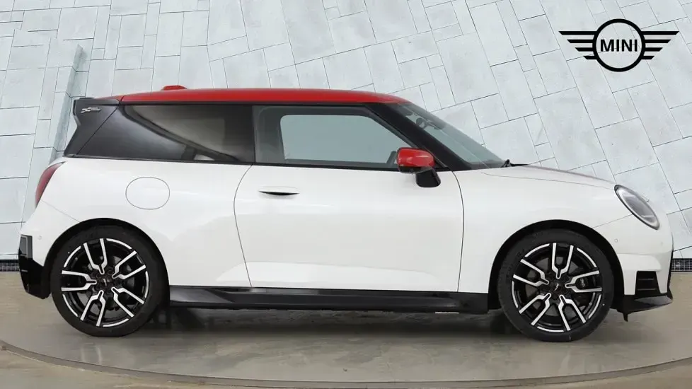 Used Mini Cooper Hatch 133 kW (181 HP) 2024 White Hatchback