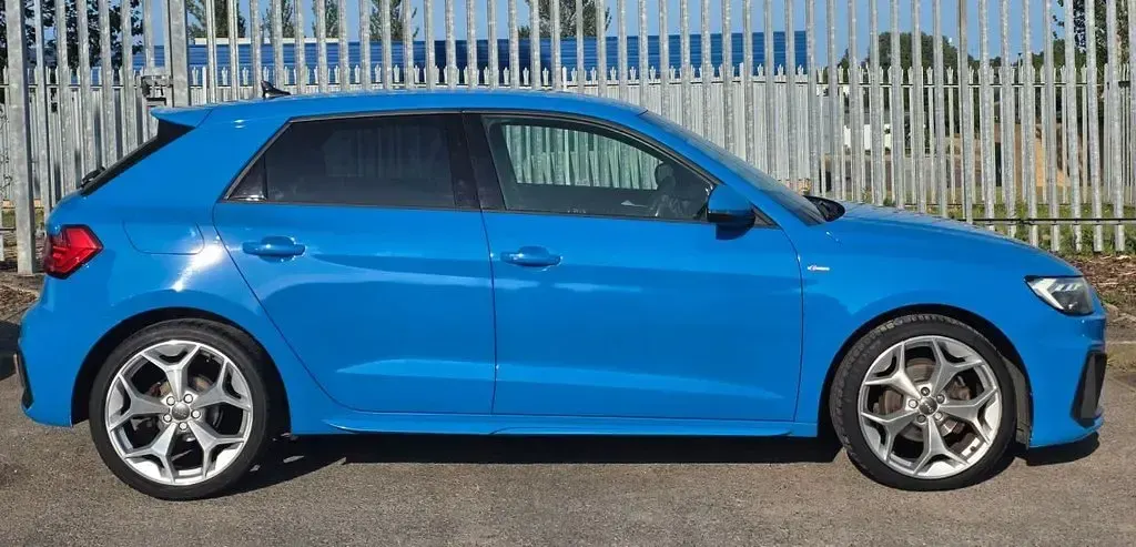 Used Audi A1 Sportback S-Line 116 HP (85 kW) 2019 Blue Hatchback
