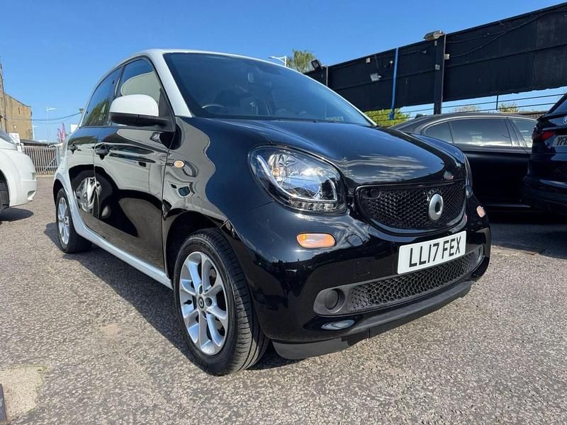 Used Smart ForFour Passion 71 HP (52 kW) 2017 White Hatchback