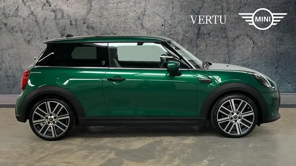 Begagnad Mini Cooper Exclusive 136 HK (100 kW) 2024 Grön Halvkombi