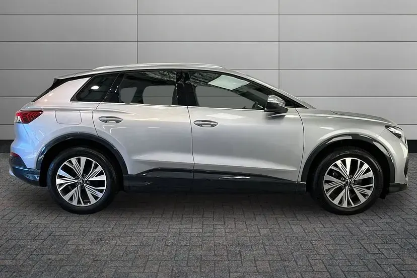 Used Audi Q4 e-tron Sport 125 kW (170 HP) 2023 Floret silver SUV