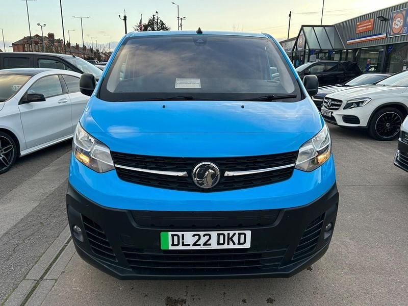 Used Vauxhall Vivaro 100 kW (136 HP) 2022 Mauve/pink MPV