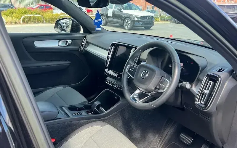 Used Volvo XC40 Core 163 HP (119 kW) 2026 SUV