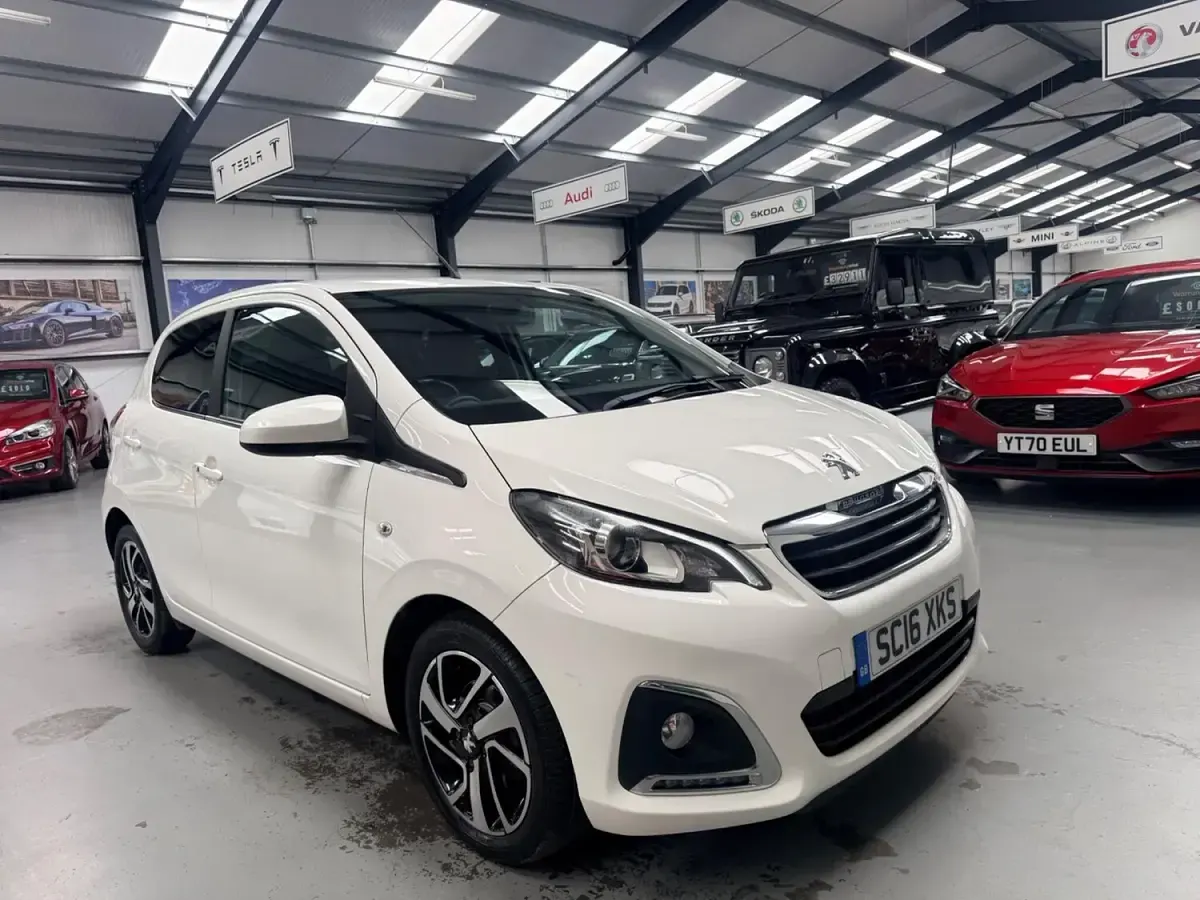 Used Peugeot 108 Allure 82 HP (60 kW) 2016 White Hatchback