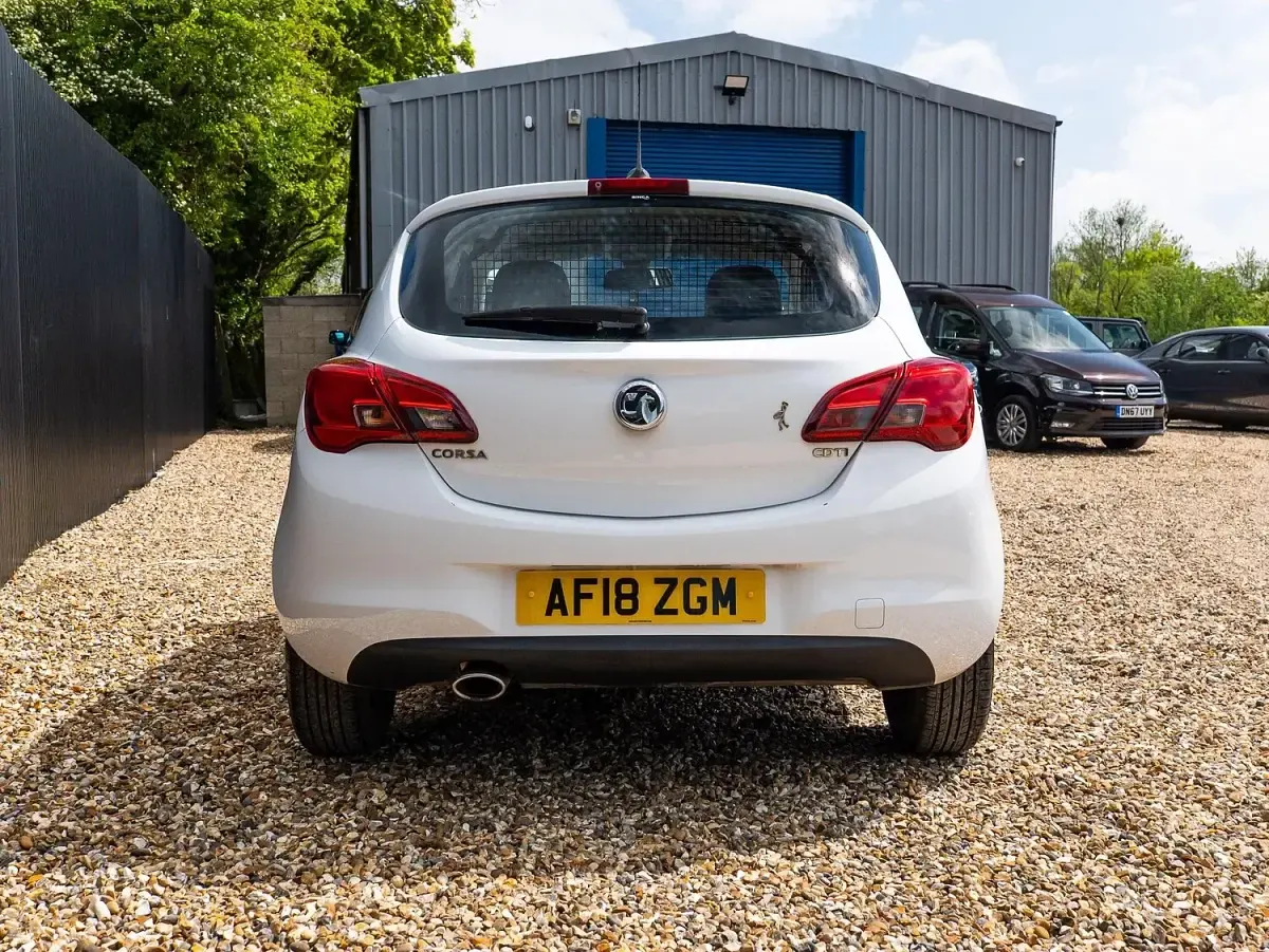 Used Vauxhall Corsa Sportive 95 HP (69 kW) 2018 White Hatchback