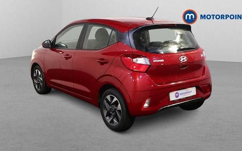 Used Hyundai i10 Advanced 63 HP (46 kW) 2025 Red Hatchback