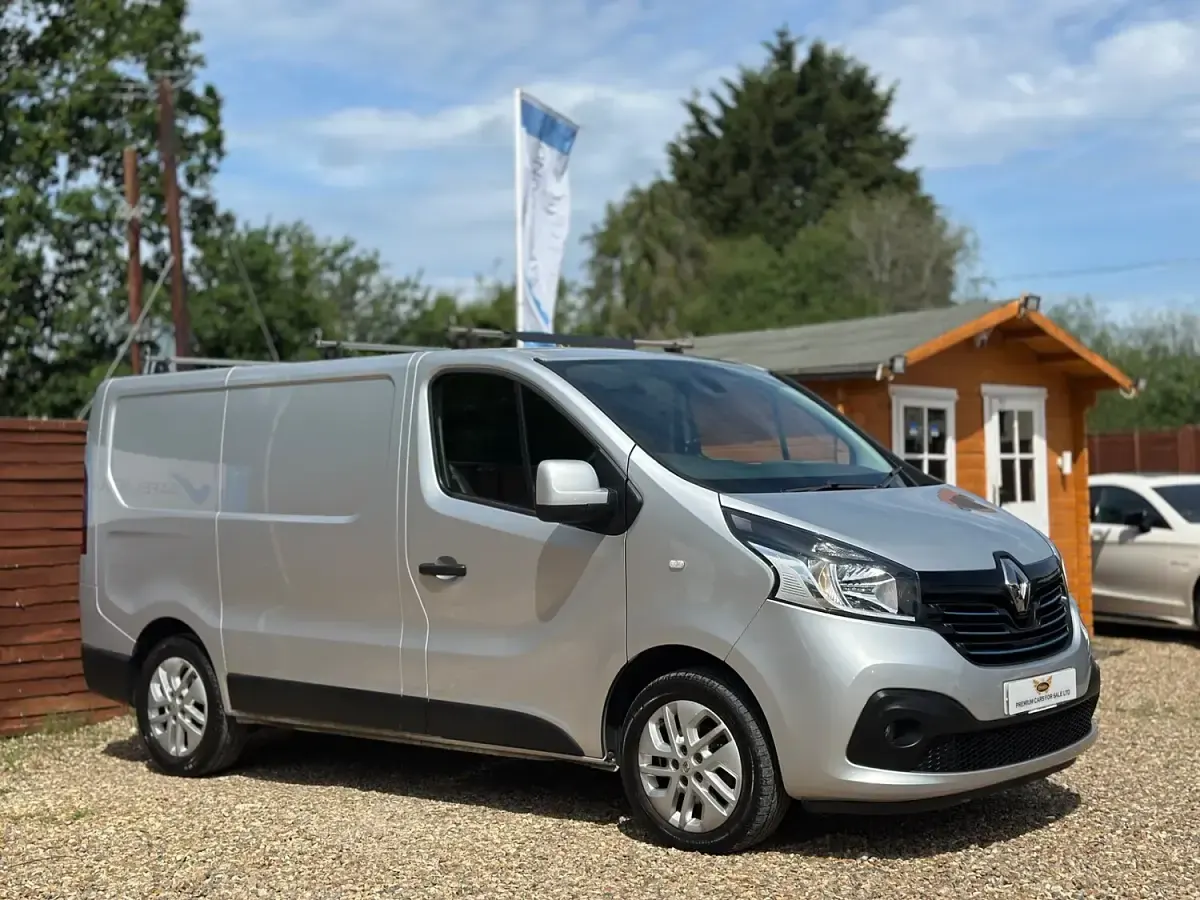 Used Renault Trafic 2017 Silver MPV
