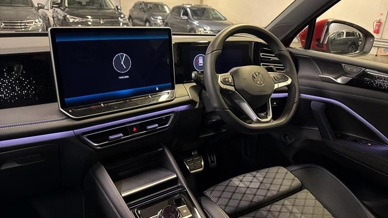 Used VW Tiguan R-line 272 HP (200 kW) 2025 Persimmon red metallic SUV