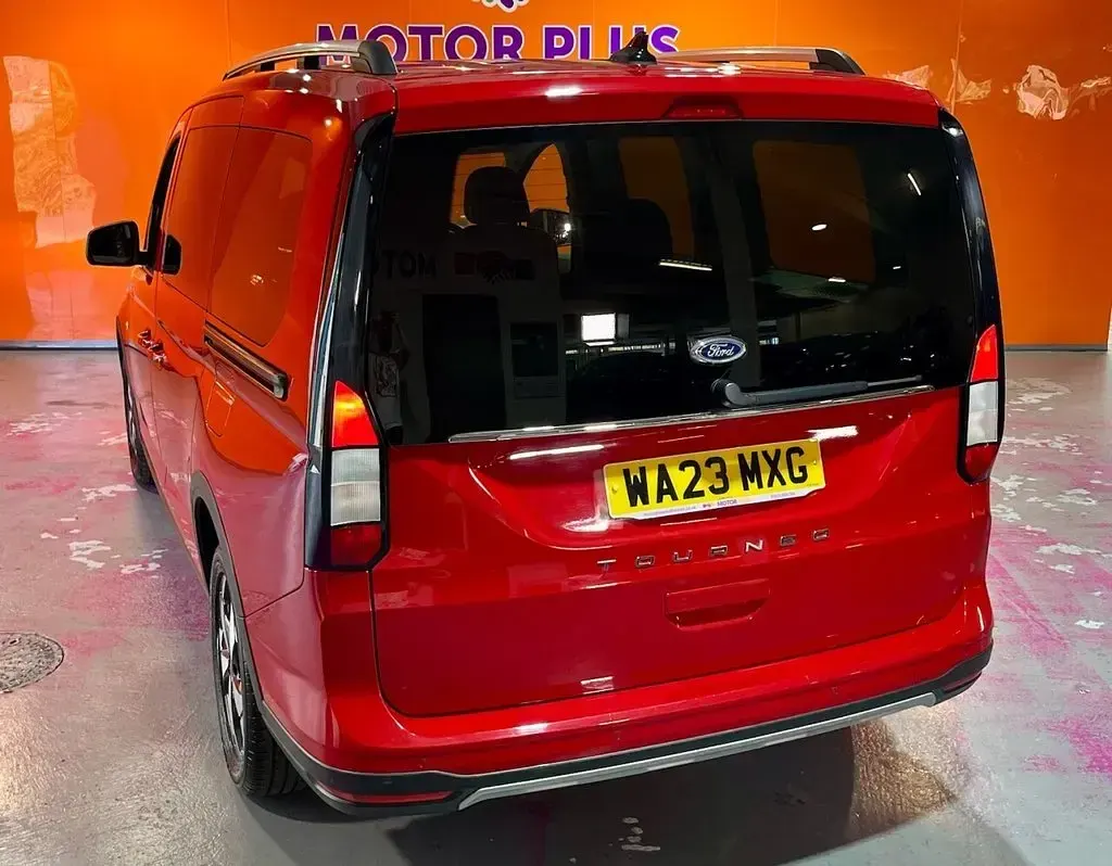 Used Ford Grand Tourneo Connect Active 122 HP (89 kW) 2023 Red MPV