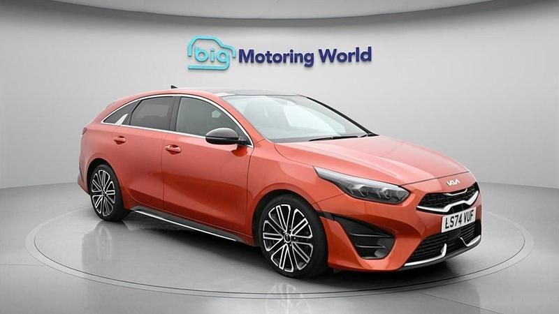 Used Kia ProCeed GT-Line S 138 HP (101 kW) 2024 Orange Estate