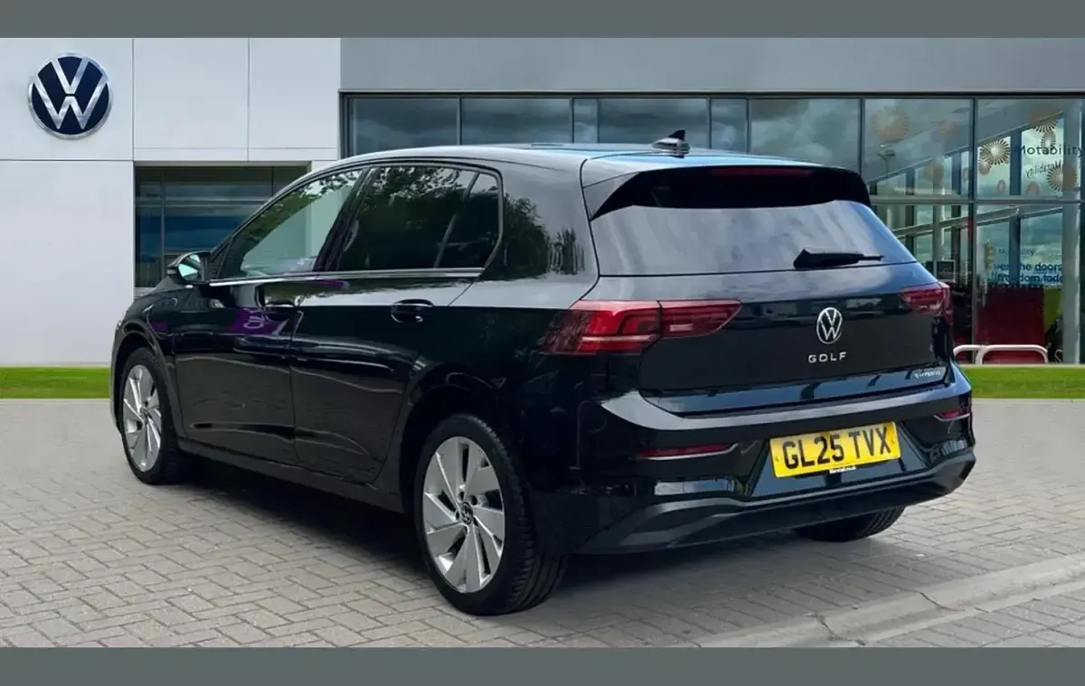 Gebraucht VW Golf VIII Match 200 PS (147 kW) 2025 Schwarz Kleinwagen