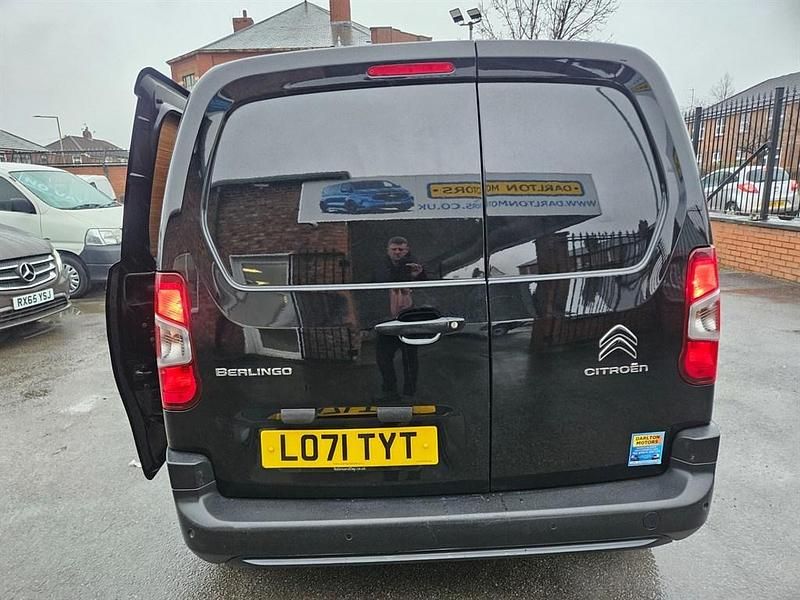 Used Citroën Berlingo PureTech 110 HP (80 kW) 2022 Black MPV