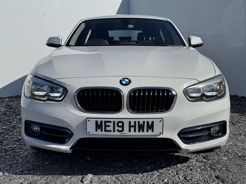 Used BMW 118 Sport Line 136 HP (100 kW) 2019 White Hatchback