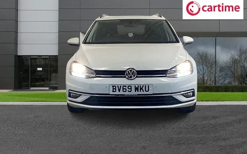 Used VW Golf VII Match 116 HP (85 kW) 2019 White Estate