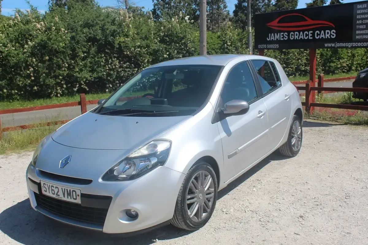Used Renault Clio IV Dynamique 2012 Silver Hatchback