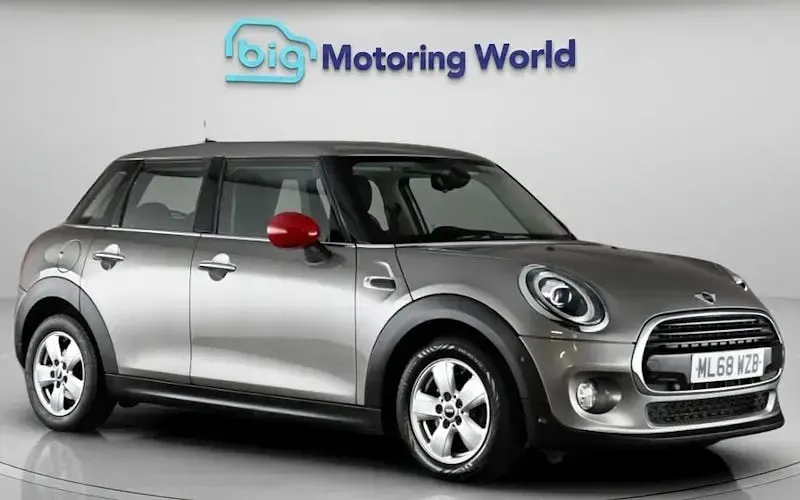 Begagnad Mini Cooper Hatch 136 HK (100 kW) 2018 Halvkombi