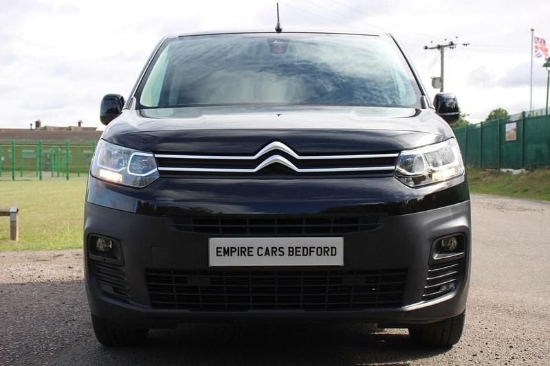 Used Citroën Berlingo 130 HP (95 kW) 2023 Black MPV