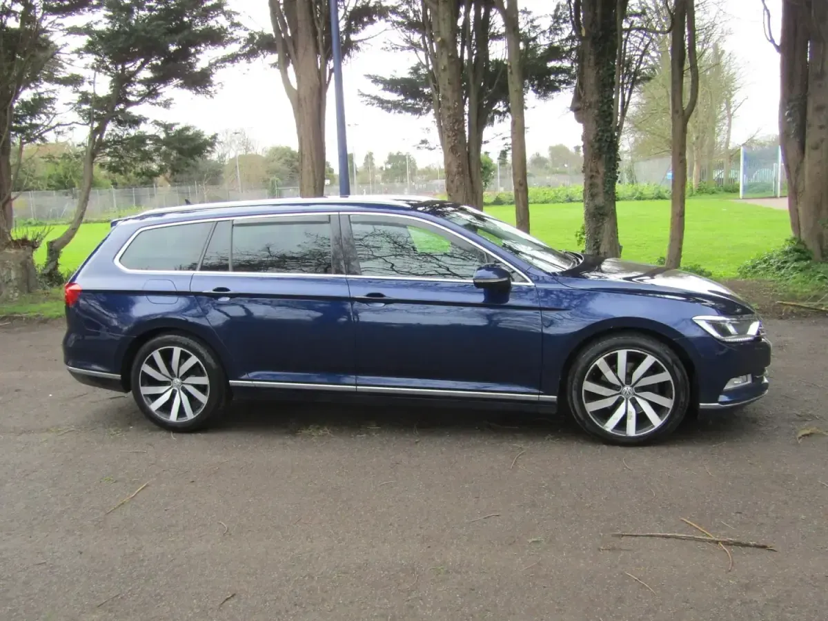 Begagnad VW Passat GT 120 HK (88 kW) 2018 Blå Kombi