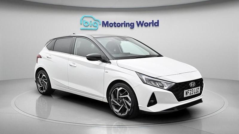 Used Hyundai i20 Ultimate 100 HP (73 kW) 2023 White Hatchback
