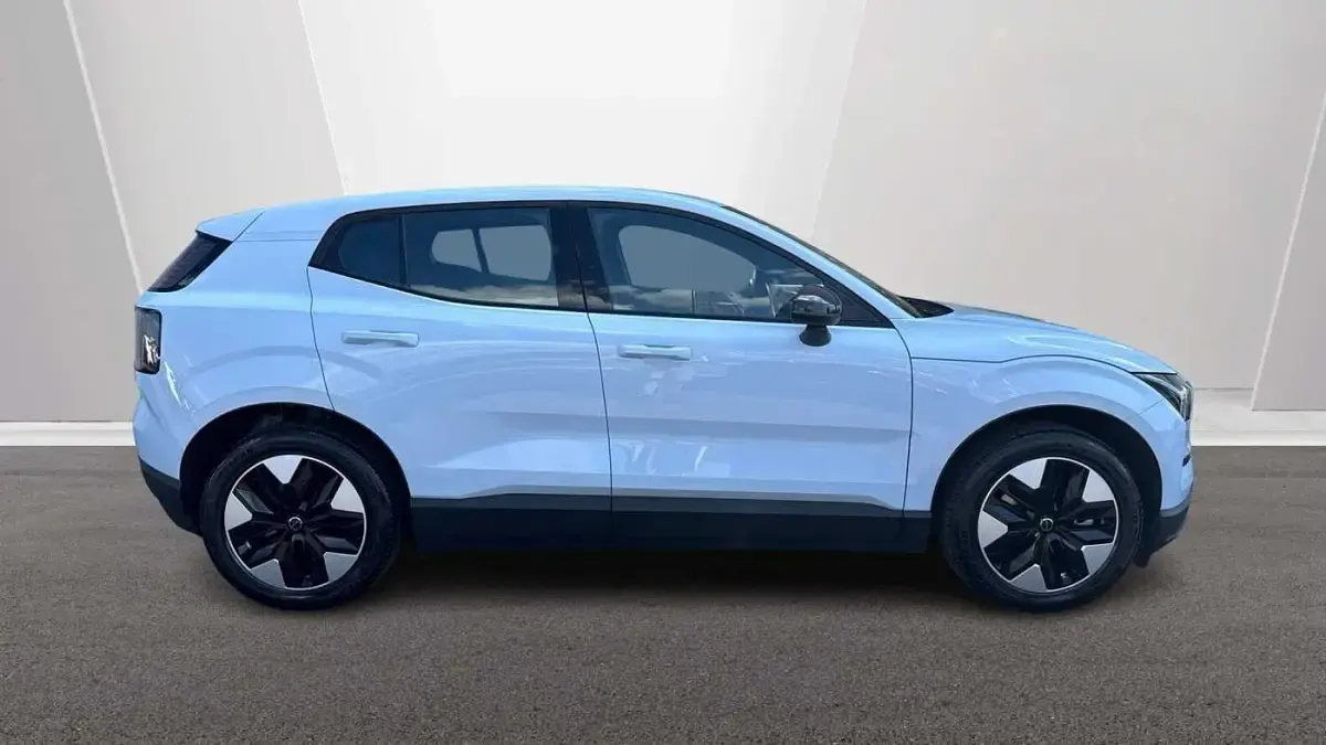 Used Volvo EX30 Core 200 kW (272 HP) 2025 Blue SUV