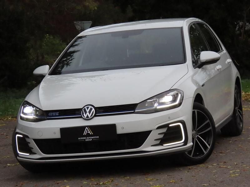 White Used 2020 VW Golf VII GTE Hatchback | £13,294 (Good price) - Image 1/4