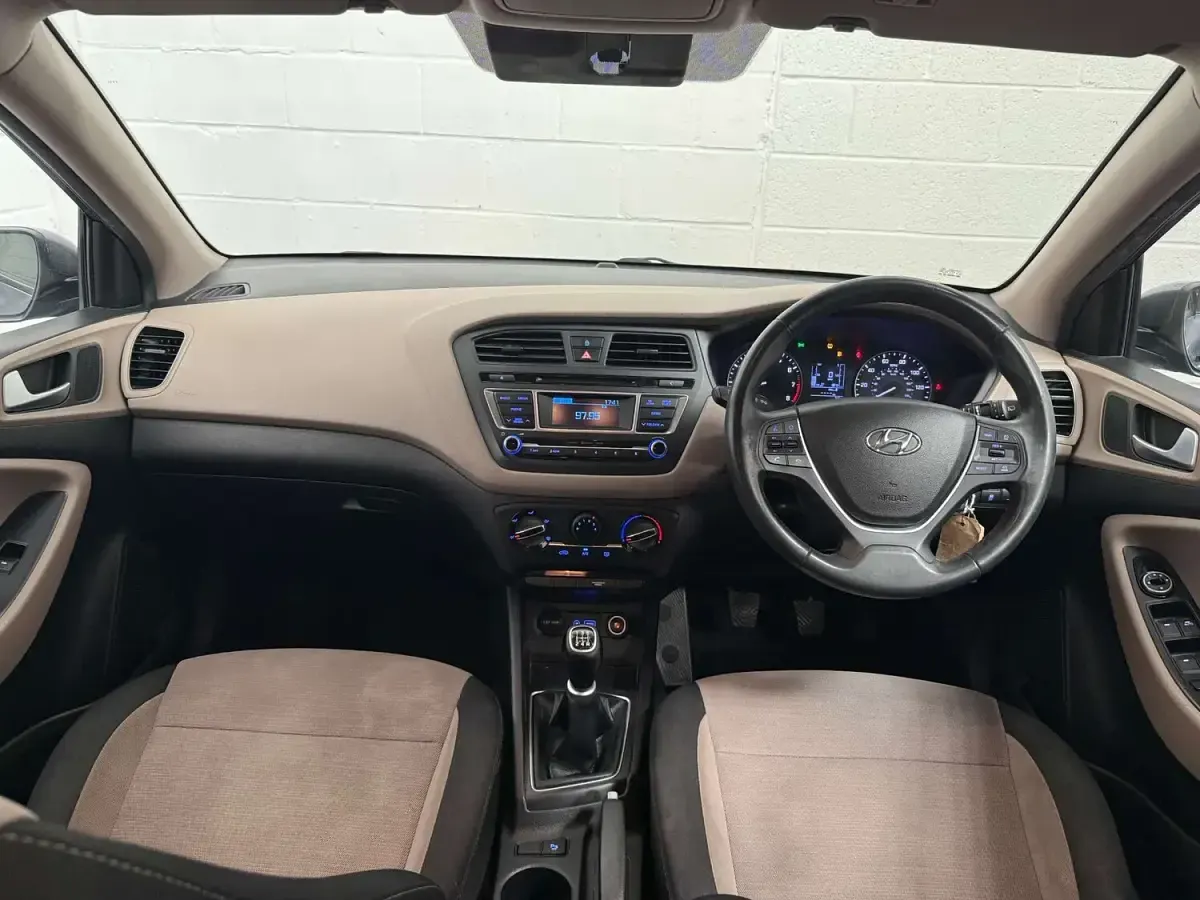 Used Hyundai i20 SE 84 HP (61 kW) 2015 Grey Hatchback