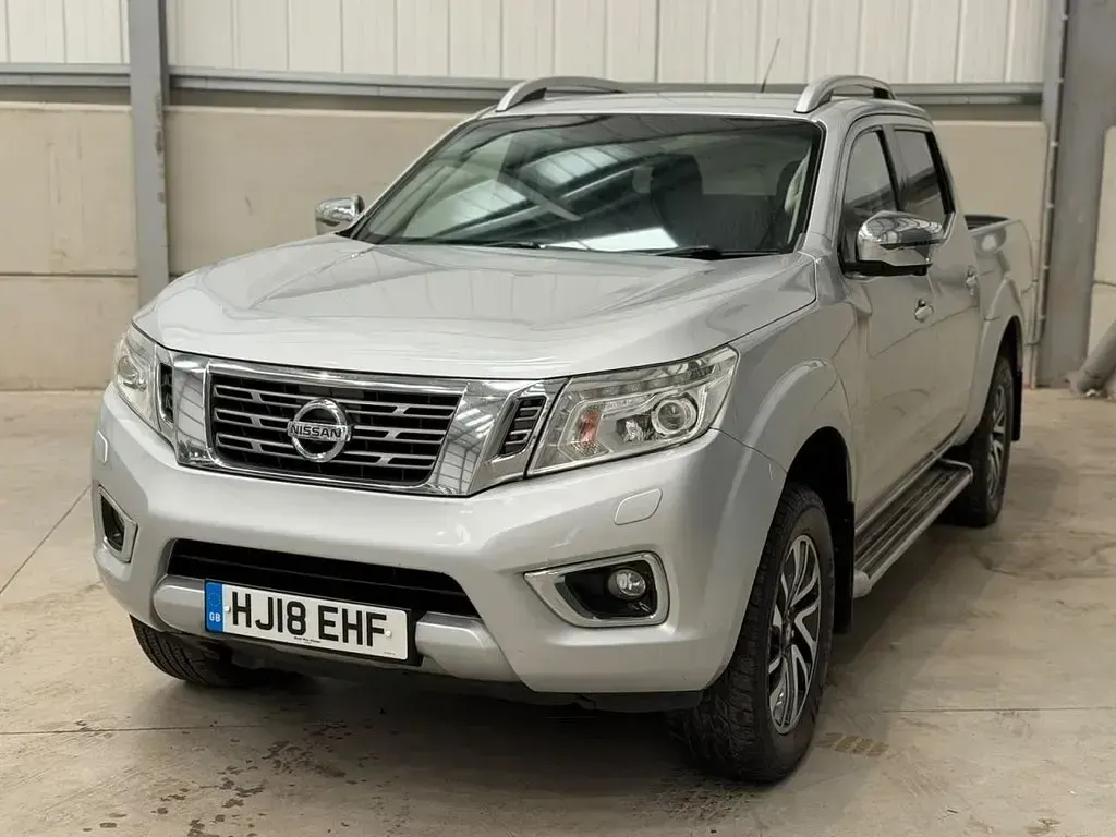 Used Nissan Navara Tekna 190 HP (139 kW) 2018 Silver Pickup