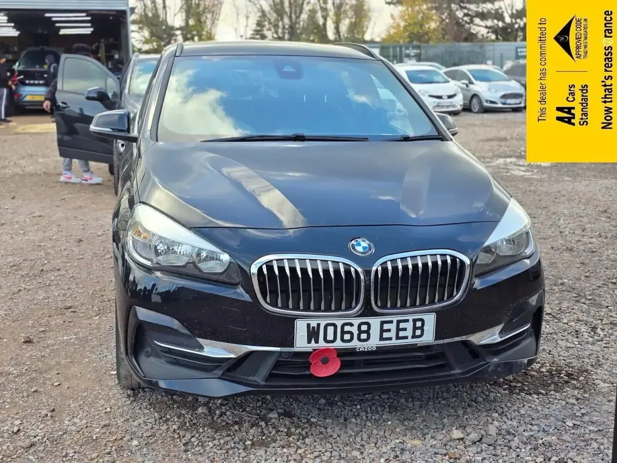 Begagnad BMW 225 Luxury Line 2019 Svart Minibuss