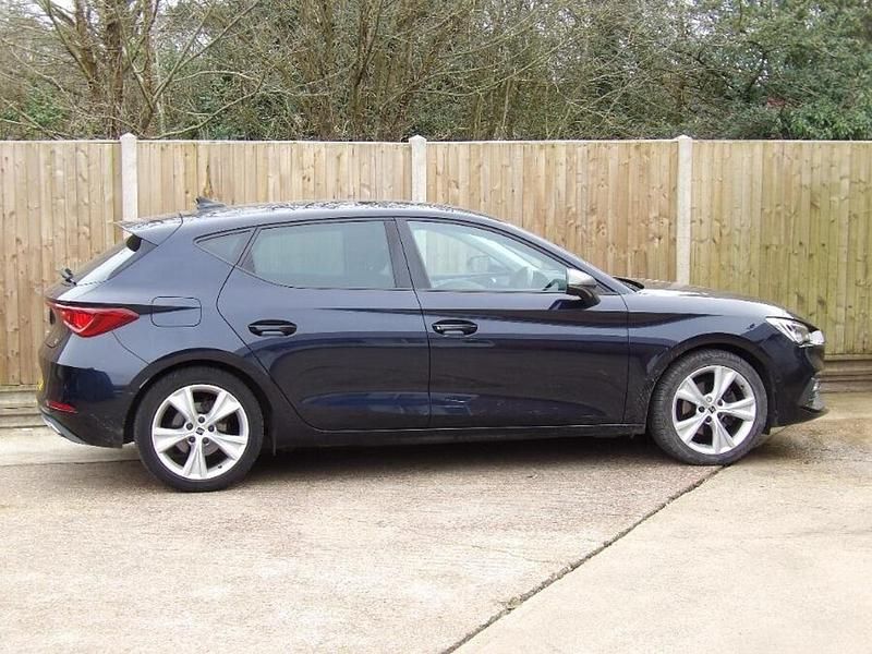 Used Seat Leon FR 128 HP (94 kW) 2021 Blue Hatchback