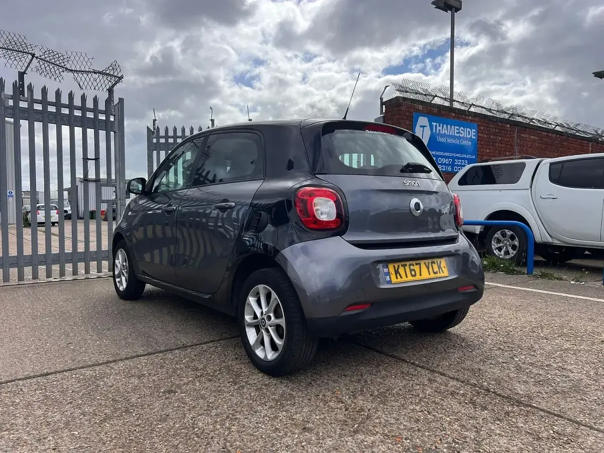 Used Smart ForFour Passion 71 HP (52 kW) 2018 Black Hatchback
