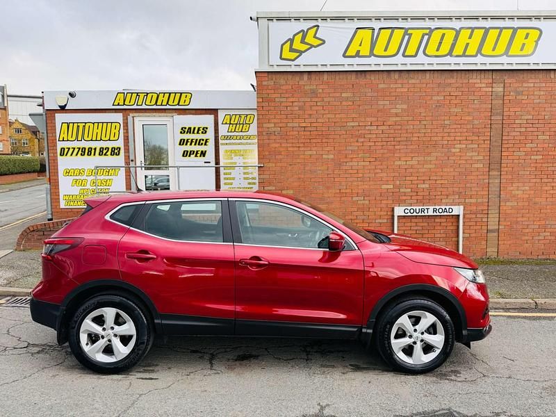 Used Nissan Qashqai Acenta 2017 Red SUV