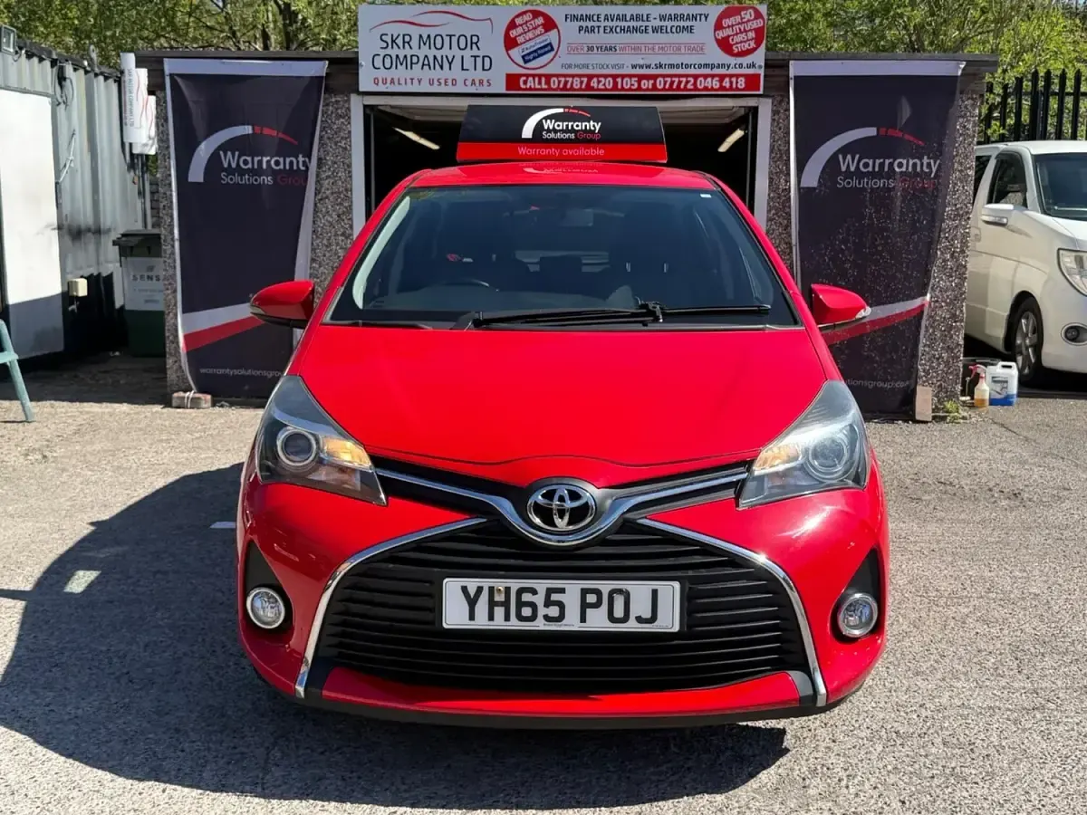 Used Toyota Yaris 99 HP (72 kW) 2015 Red Hatchback