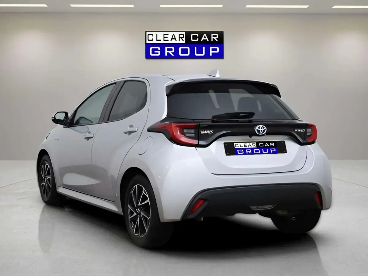 Used Toyota Yaris Design 116 HP (85 kW) 2021 Silver Hatchback