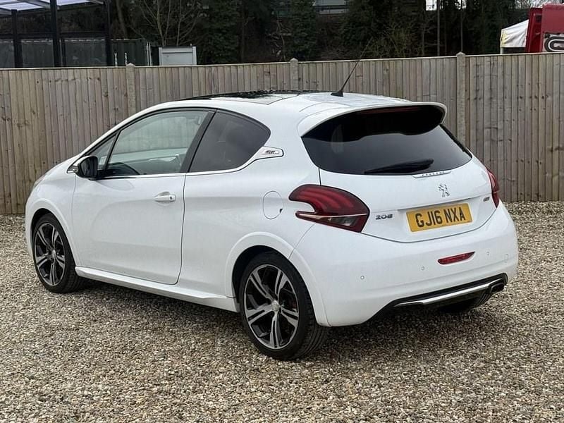 Used Peugeot 208 Prestige 208 HP (152 kW) 2016 White Hatchback