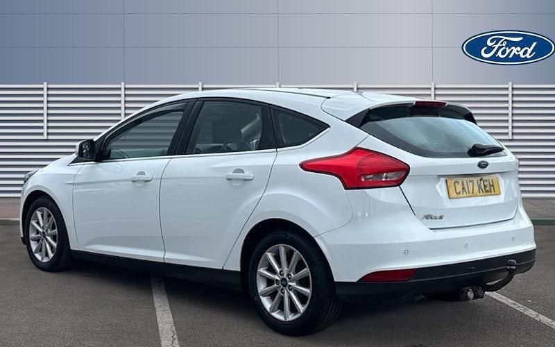Used Ford Focus Titanium 120 HP (88 kW) 2017 White Hatchback